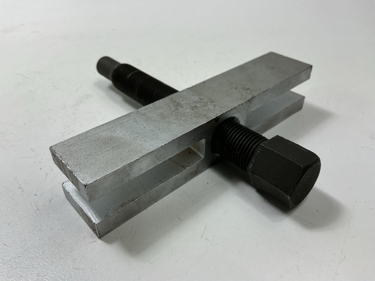 USED #27 - OEM TOOLS 27009 Timing Gear Puller Tool - Pull Timing Gears With Ease
