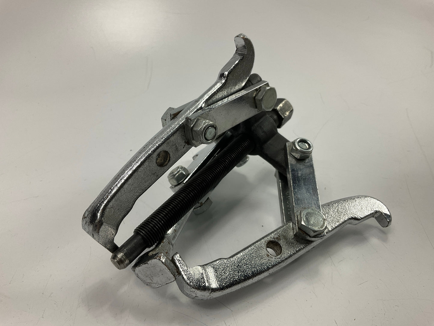 USED #26 - OEM Tools 27011 2-Ton Gear Pulley Puller, 2/3 Jaw, 3-1/4'' Spread