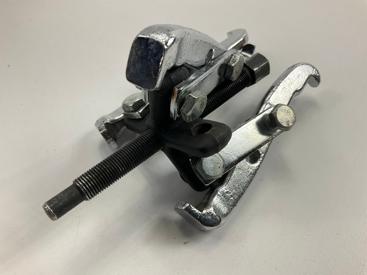 USED #12 - OEM Tools 27011 2-Ton Gear Pulley Puller, 2/3 Jaw, 3-1/4'' Spread