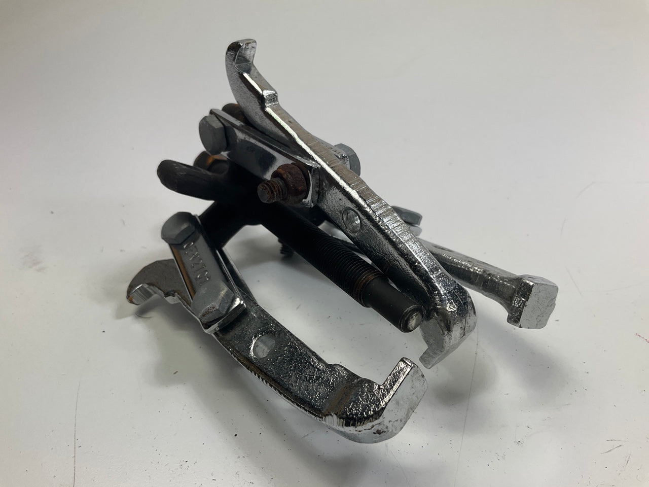 USED #22 - OEM Tools 27011 2-Ton Gear Pulley Puller, 2/3 Jaw, 3-1/4'' Spread
