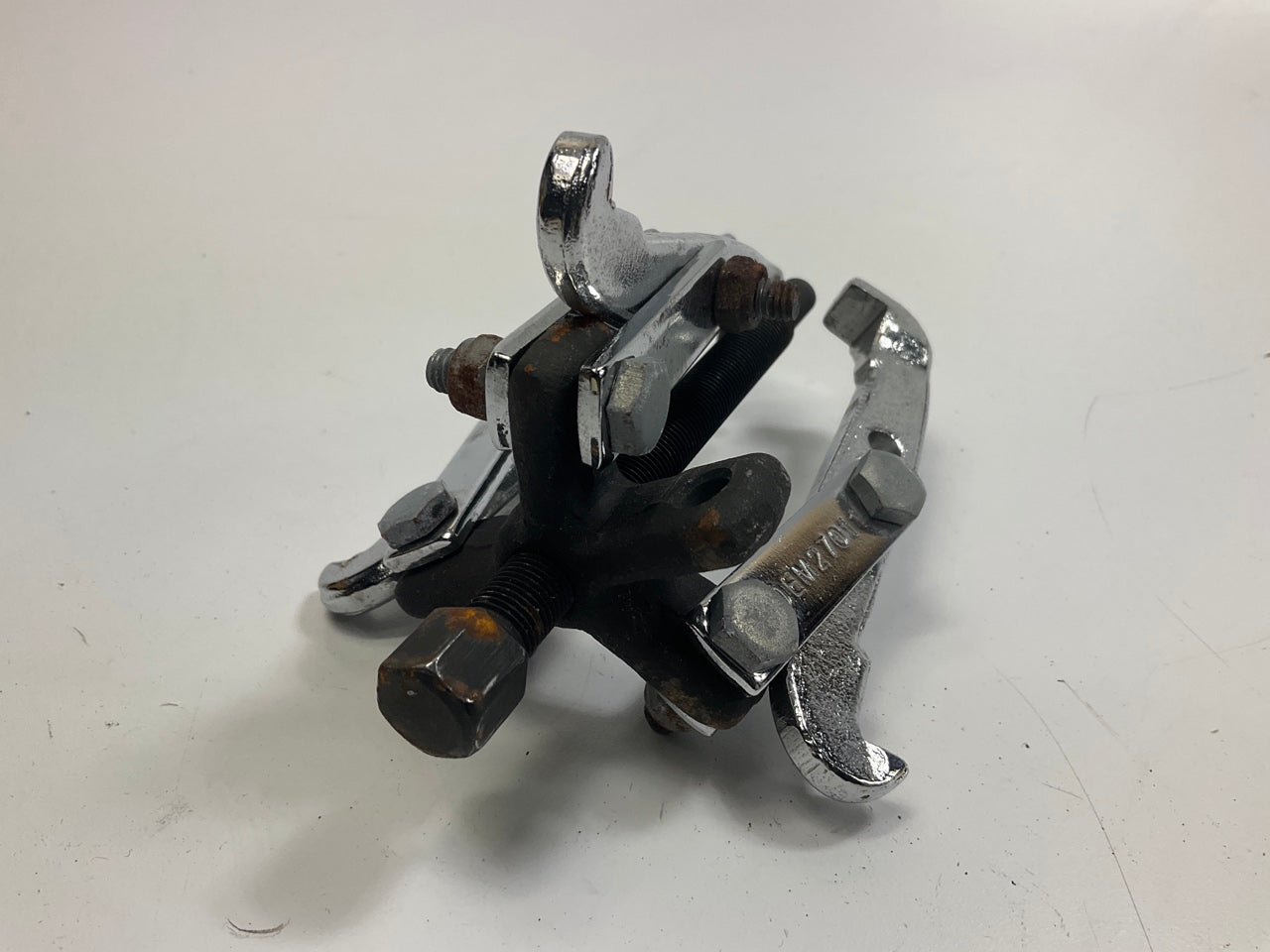 USED #22 - OEM Tools 27011 2-Ton Gear Pulley Puller, 2/3 Jaw, 3-1/4'' Spread