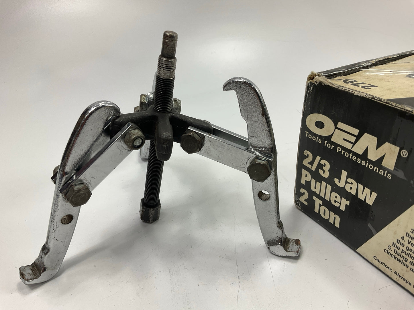 USED #25 - OEM Tools 27011 2-Ton Gear Pulley Puller, 2/3 Jaw, 3-1/4'' Spread