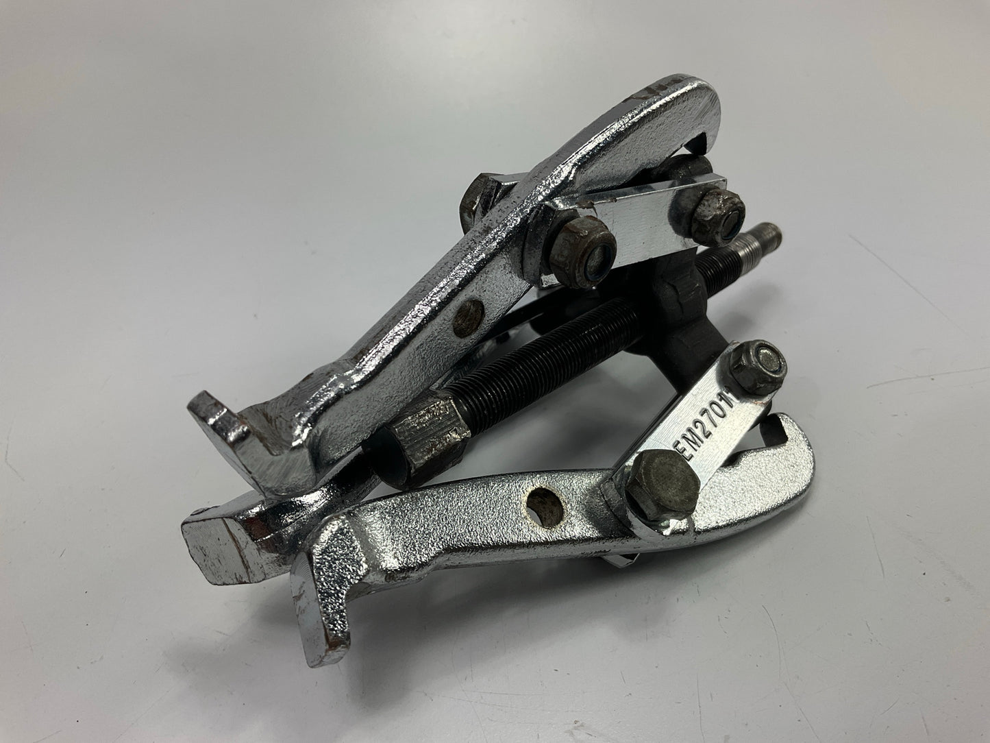 USED #25 - OEM Tools 27011 2-Ton Gear Pulley Puller, 2/3 Jaw, 3-1/4'' Spread