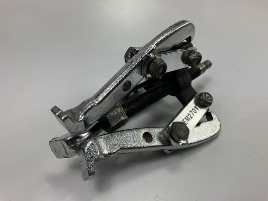 USED #25 - OEM Tools 27011 2-Ton Gear Pulley Puller, 2/3 Jaw, 3-1/4'' Spread