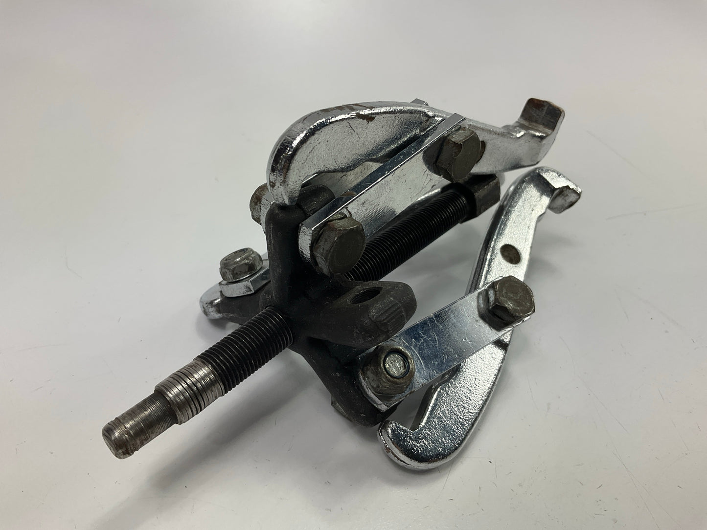 USED #25 - OEM Tools 27011 2-Ton Gear Pulley Puller, 2/3 Jaw, 3-1/4'' Spread