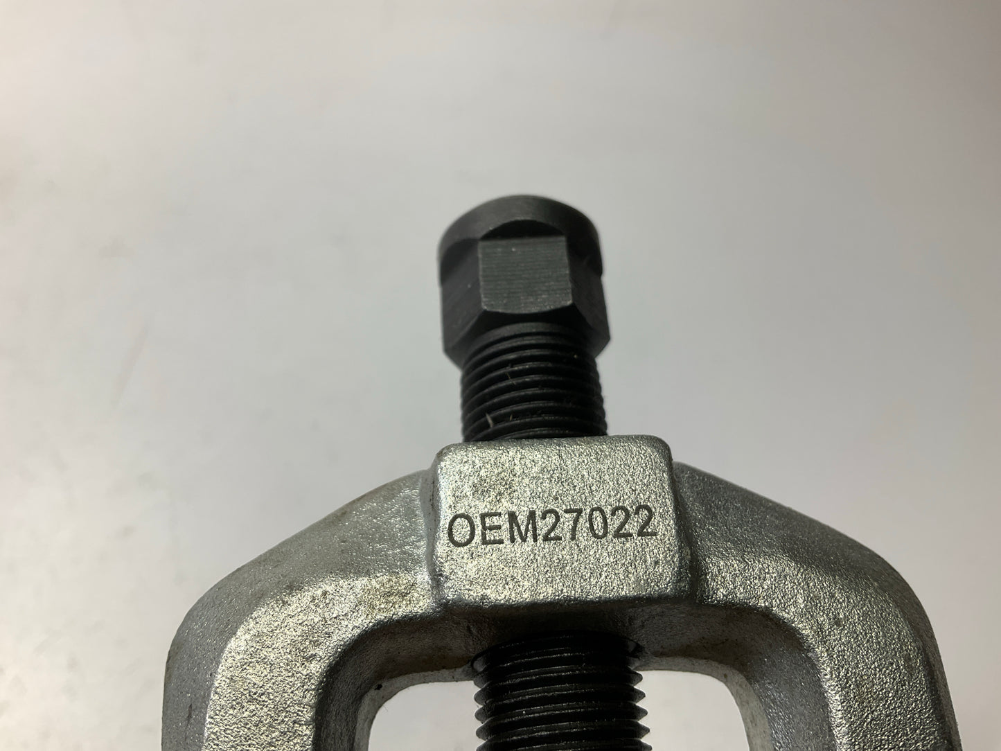 USED #18 - OEM TOOLS 27022 Tie Rod / Pitman Arm Puller Tool