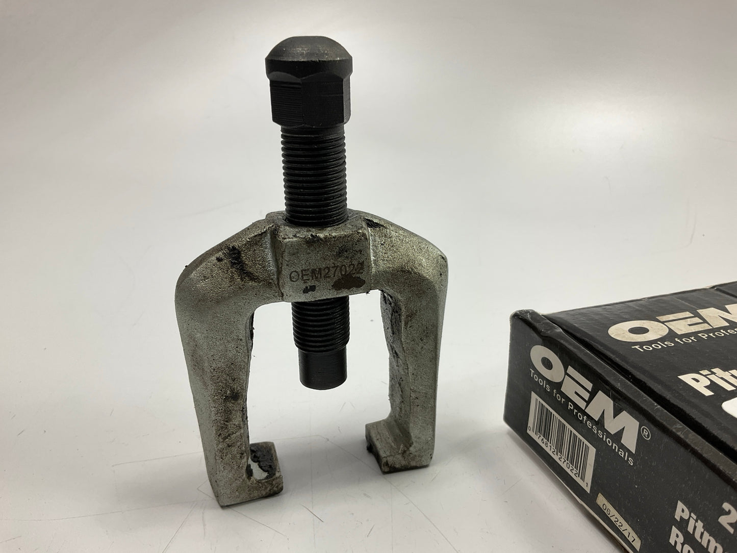 USED #20- OEM TOOLS 27022 Tie Rod / Pitman Arm Puller Tool