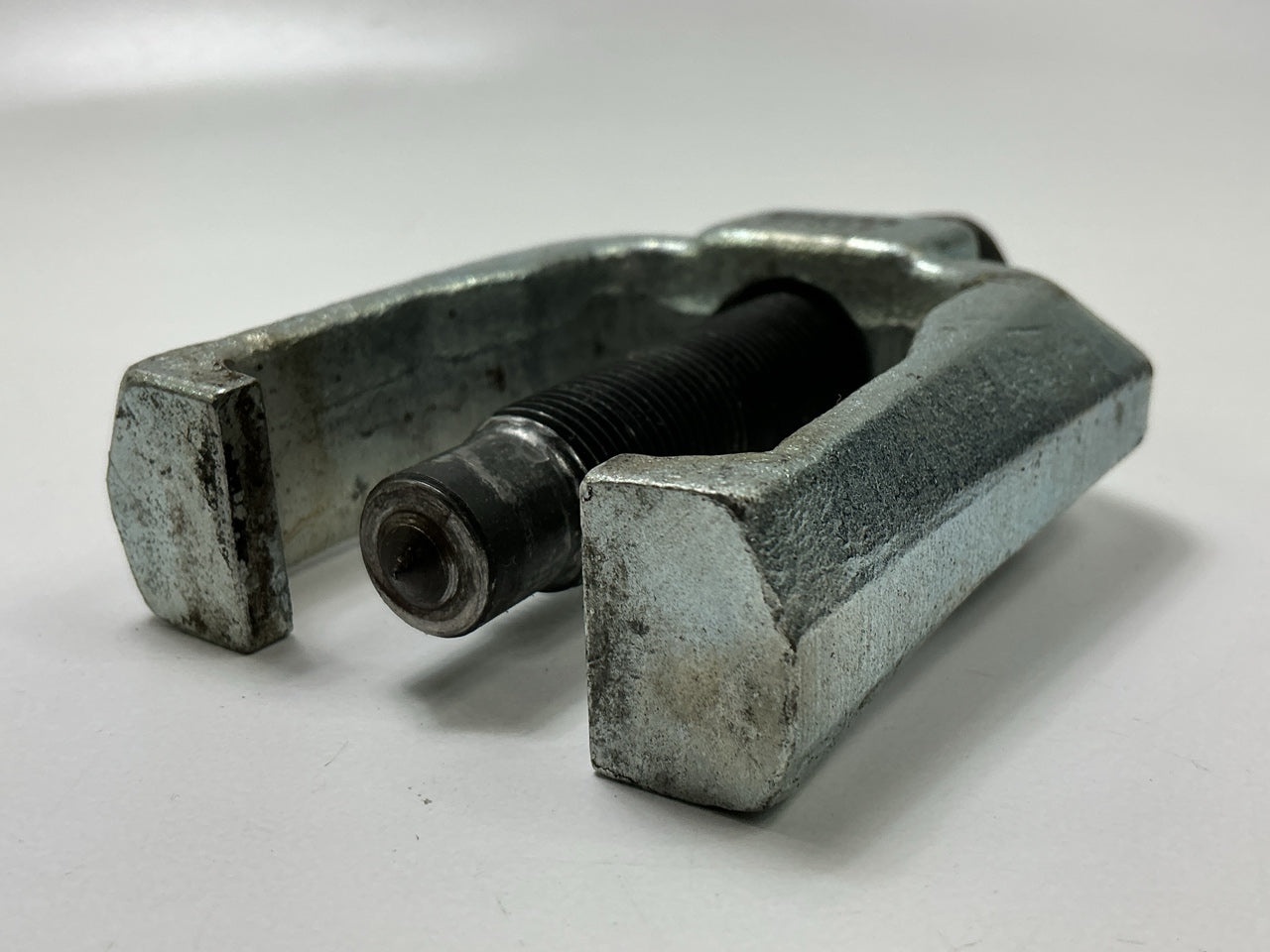 USED #24 - OEM TOOLS 27022 Tie Rod / Pitman Arm Puller Tool