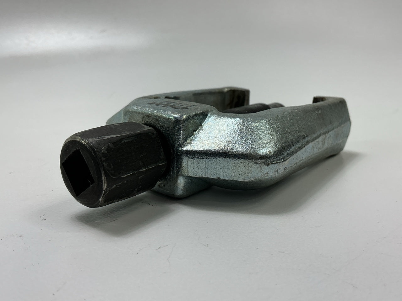 USED #24 - OEM TOOLS 27022 Tie Rod / Pitman Arm Puller Tool