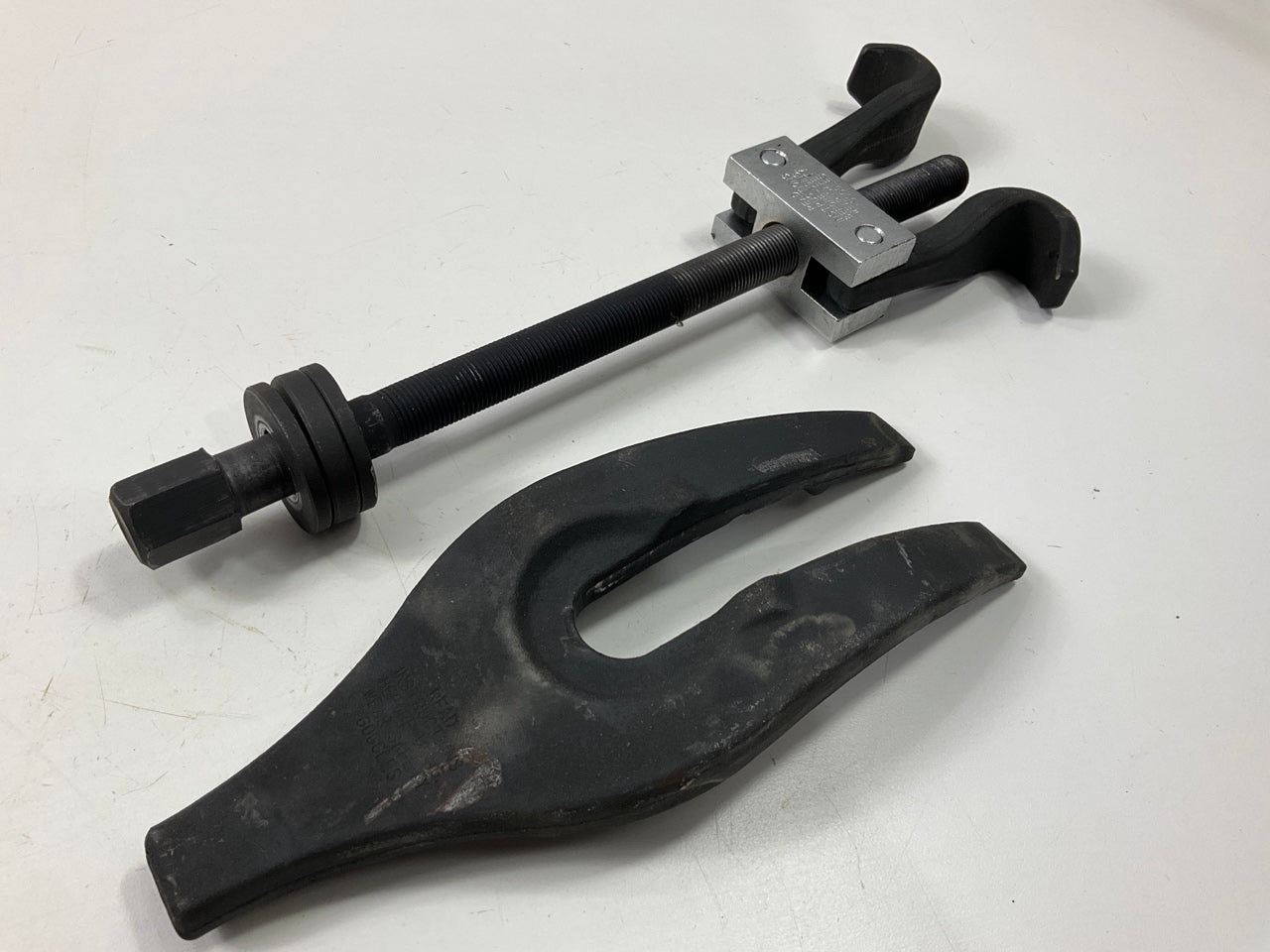 USED #46 - OEM TOOLS 27035 Coil Spring Compressor Tool