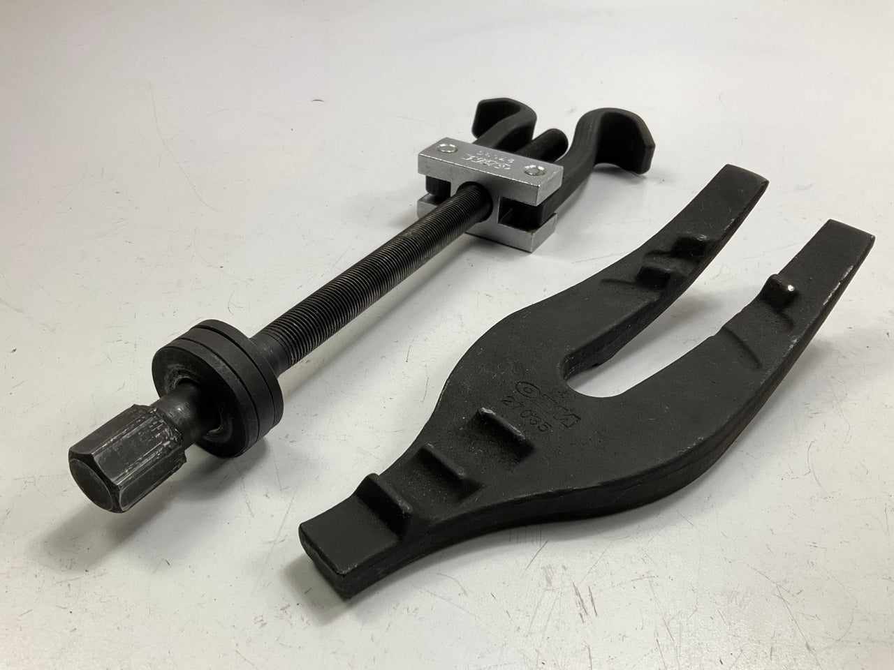 USED #53 - OEM TOOLS 27035 Coil Spring Compressor Tool
