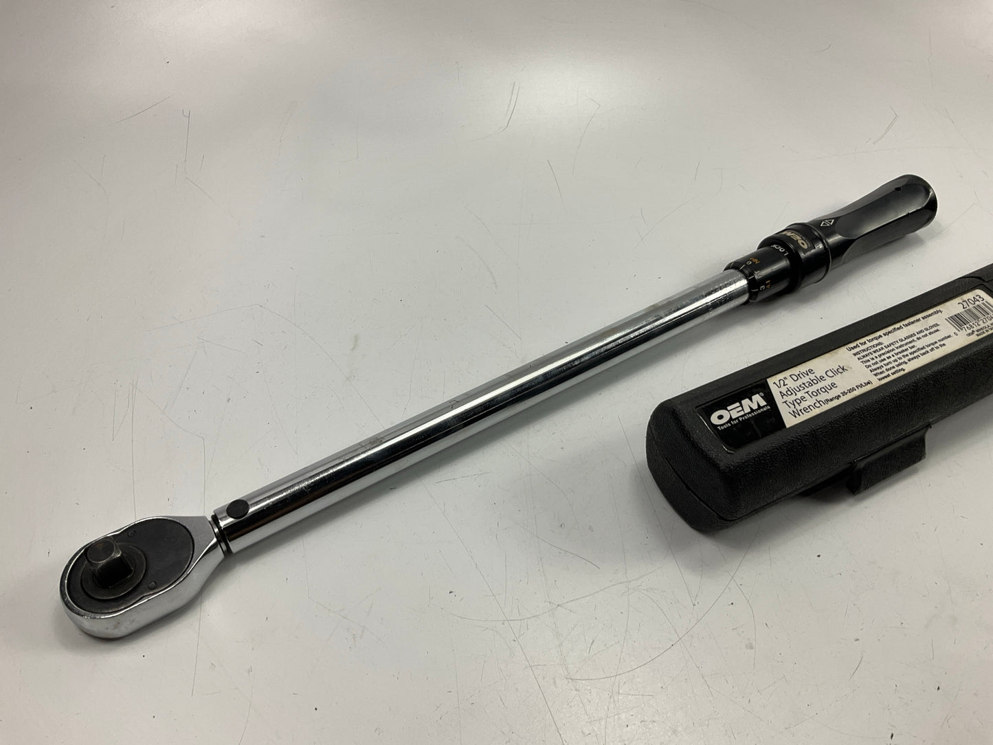 USED #21 - OEM Tools 1/2'' Drive Click Type Torque Wrench (30-250 Ft Lb)