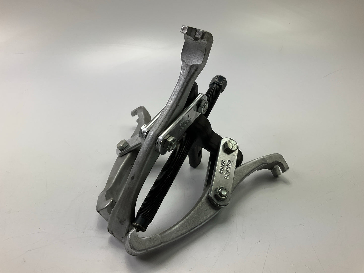 USED #15 - OEM Tools 27183 Reversible Puller, 2 & 3 Jaw, 7-Ton, 7'' Spread
