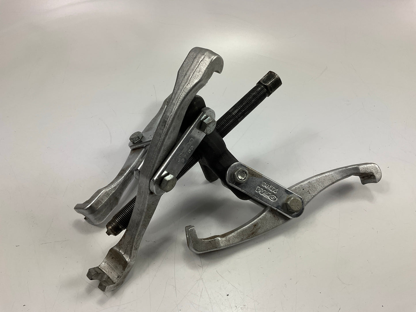 USED #19 - OEM Tools 27183 Reversible Puller, 2 & 3 Jaw, 7-Ton, 7'' Spread