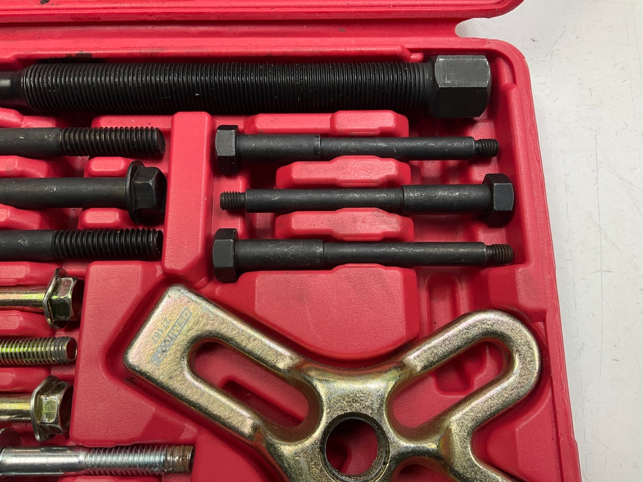 USED #17 - OEM TOOLS 27187 Harmonic Balancer Puller Tool Kit Set