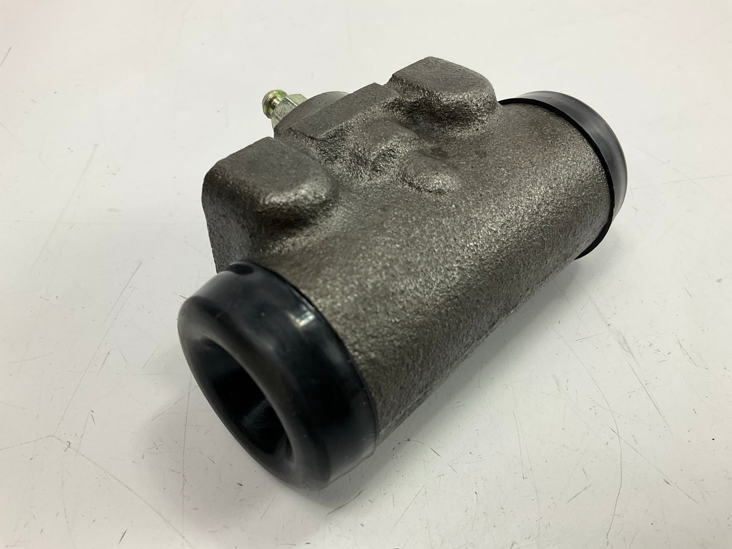 Omni5 PWC37698 Rear Right Drum Brake Wheel Cylinder WC37698