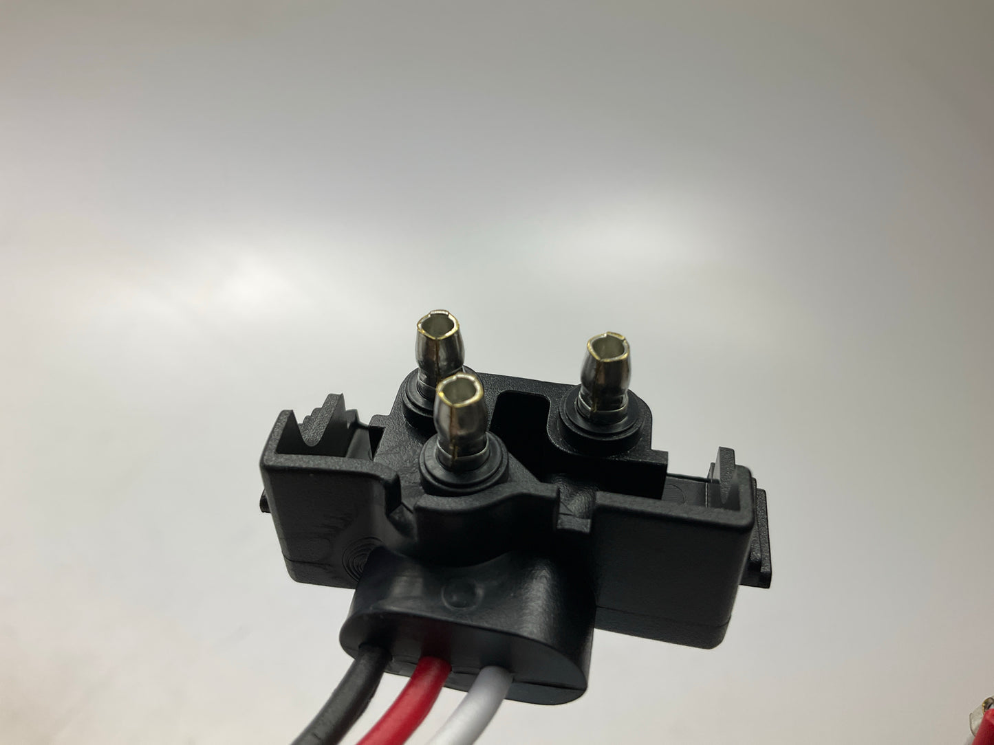 Optronics A47PBP Three-Pin PL-3 Wiring Pigtail, 10'' Leads, Ground Ring Terminal