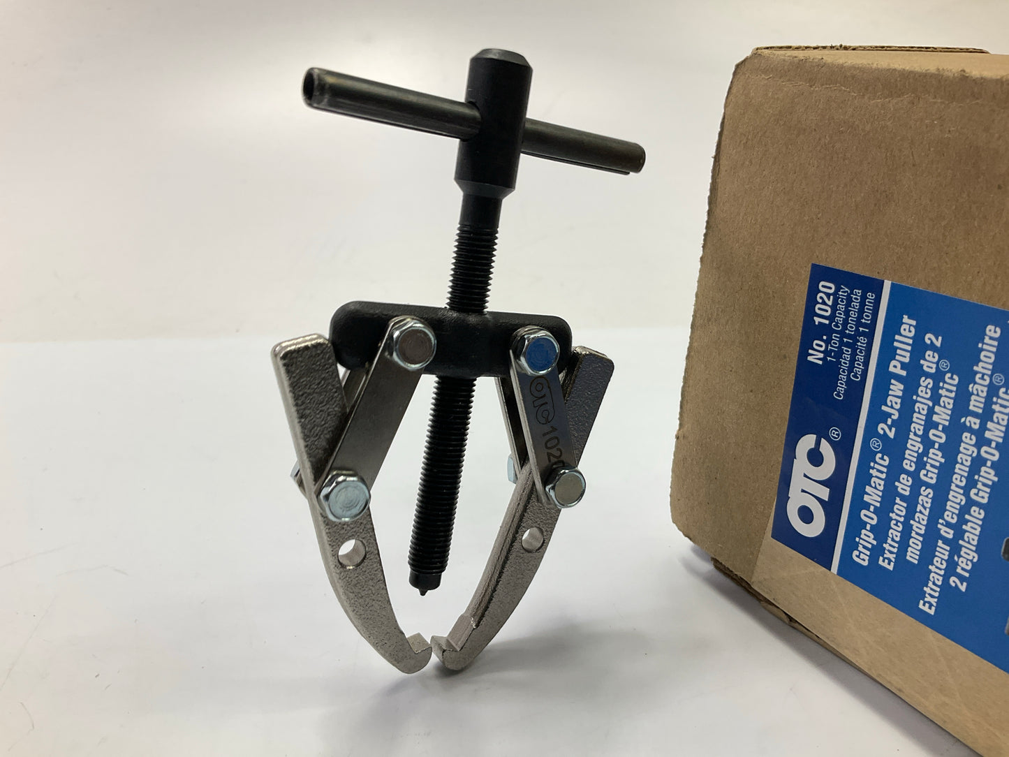 OTC 1020 1-Ton 2 Jaw Bearing Puller, 2-1/8'' Reach, 3-1/4'' Spread