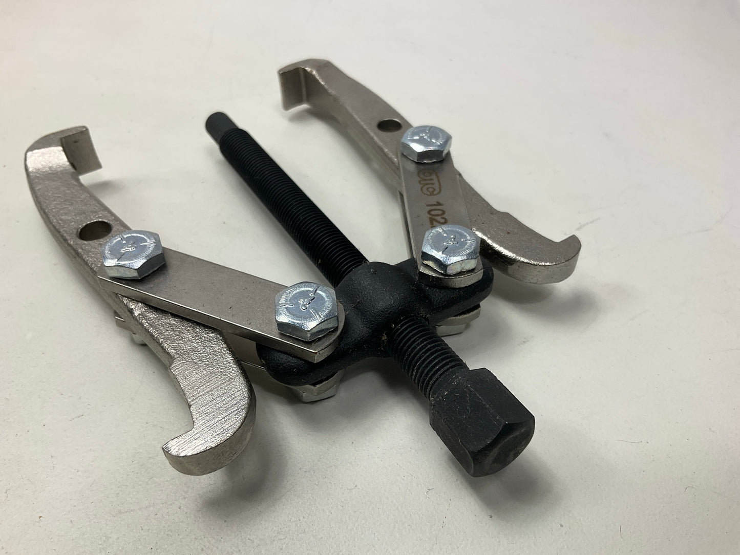 OTC 1022 Grip-O-Matic 2-Jaw Puller, 3-1/4'' Reach, 4'' Spread