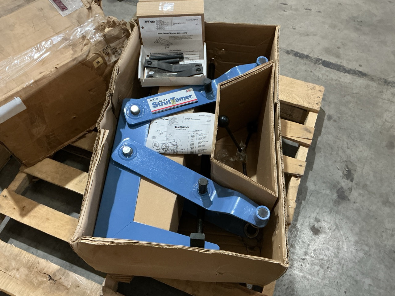 OTC 6070A Strut Tamer Tool - Safely Compress The Largest Strut Springs