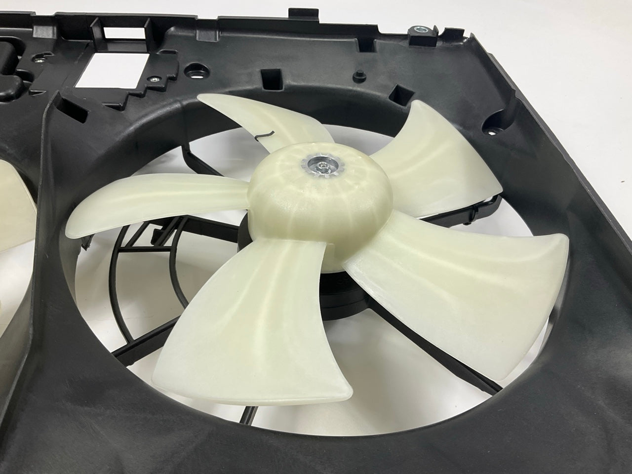 PBI PF3804 Dual Radiator And Condenser Fan Assembly For 2004-2005 Toyota Sienna