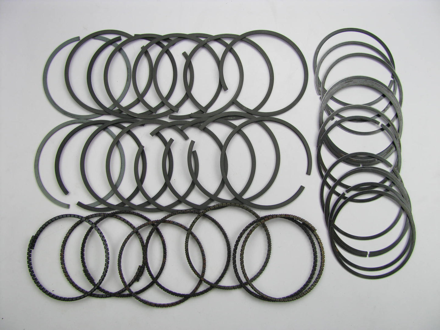 Perfect Circle 210-5137-000 Piston Rings - Standard 1977-80 Mack EN414A 413-V8