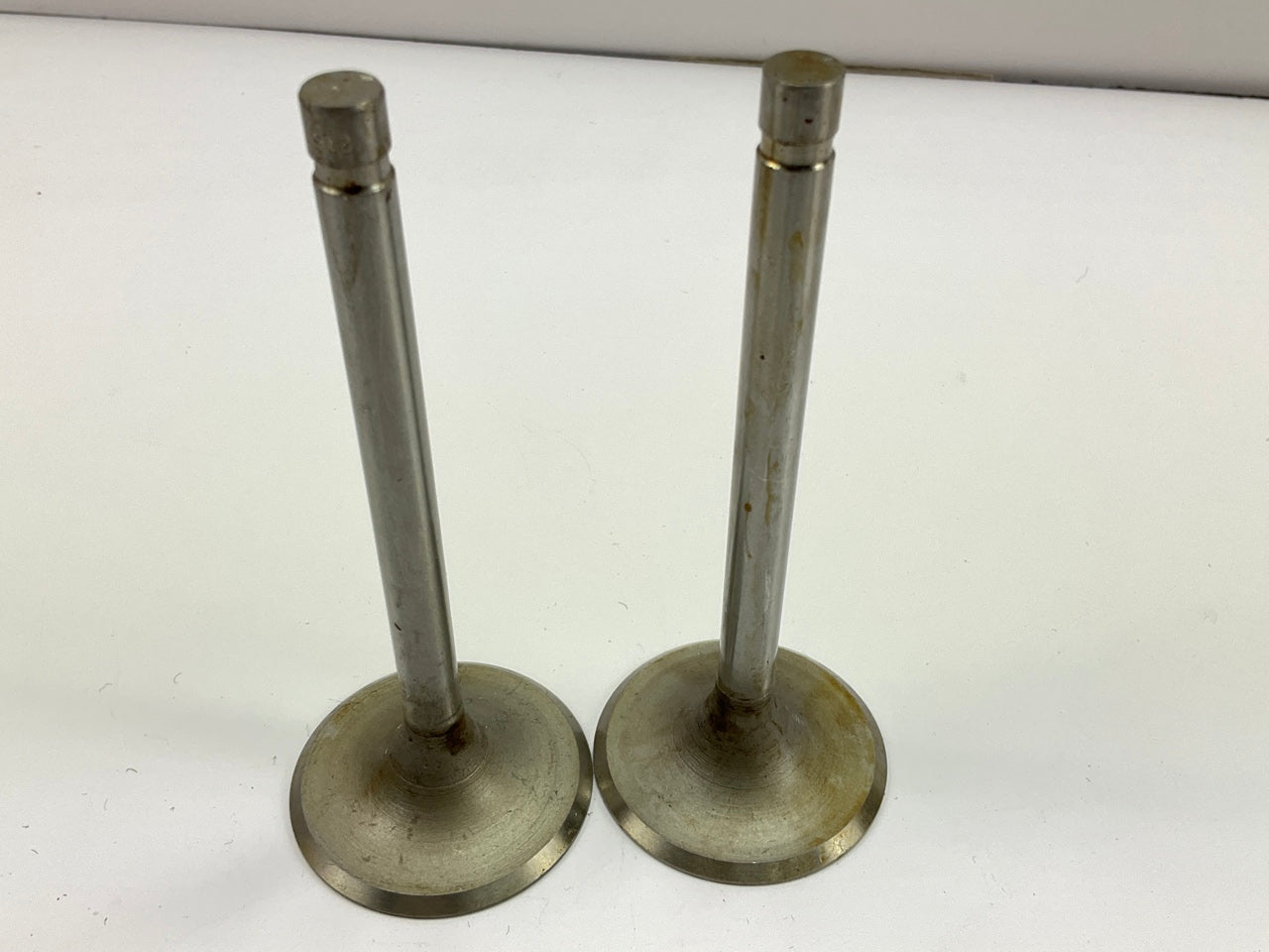 (2) Perfect Circle 211-2162 Engine Intake Valve For 1975-1980 Oldsmobile 350-V8