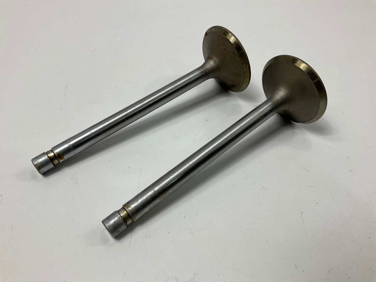 (2) Perfect Circle 211-2308 Engine Intake Valve For 1977-1978 GM 3.2L 3.8L-V6
