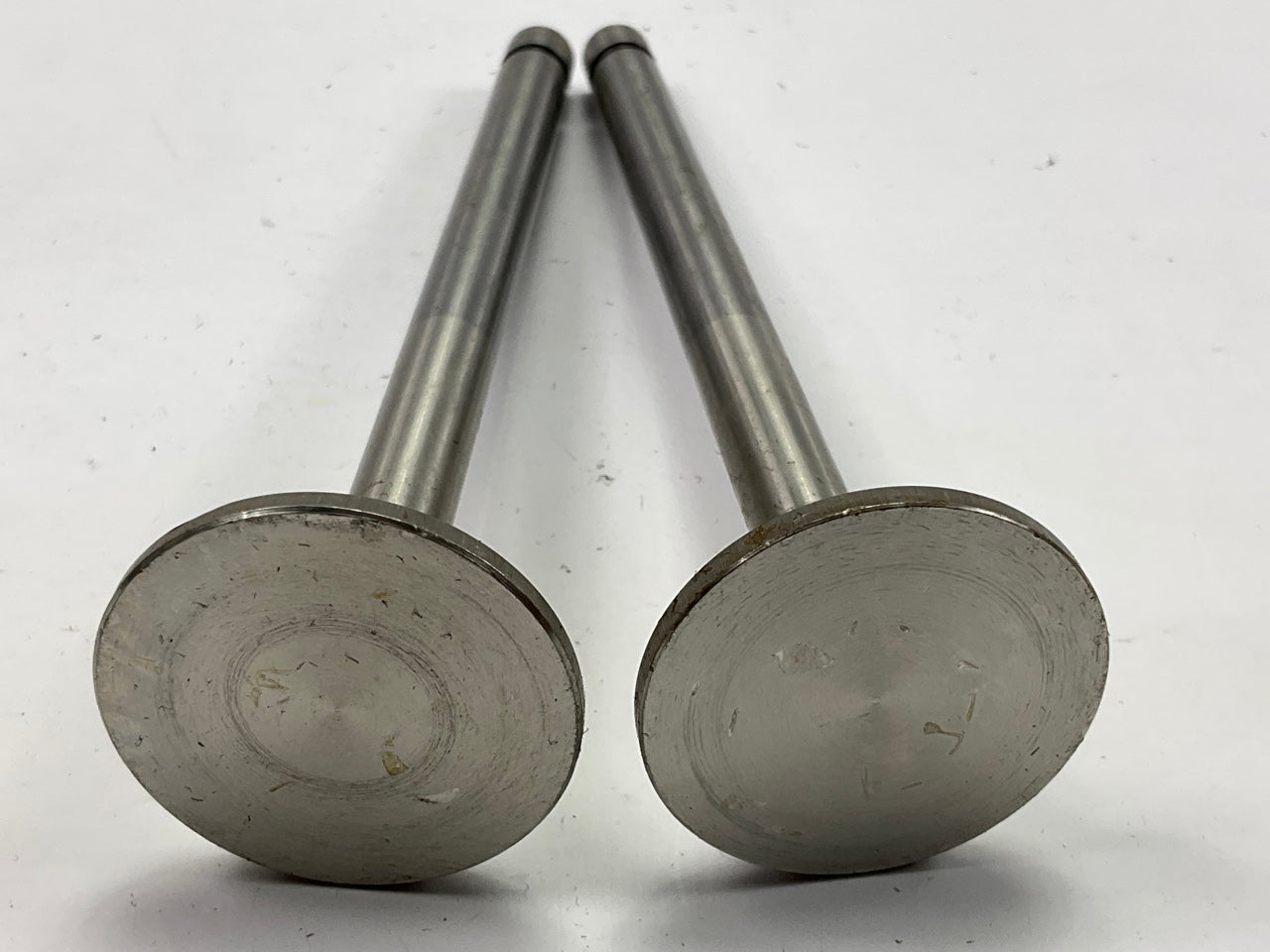 (2) Perfect Circle 211-2712 Exhaust Engine Valve For John Deere 135 180 202 303