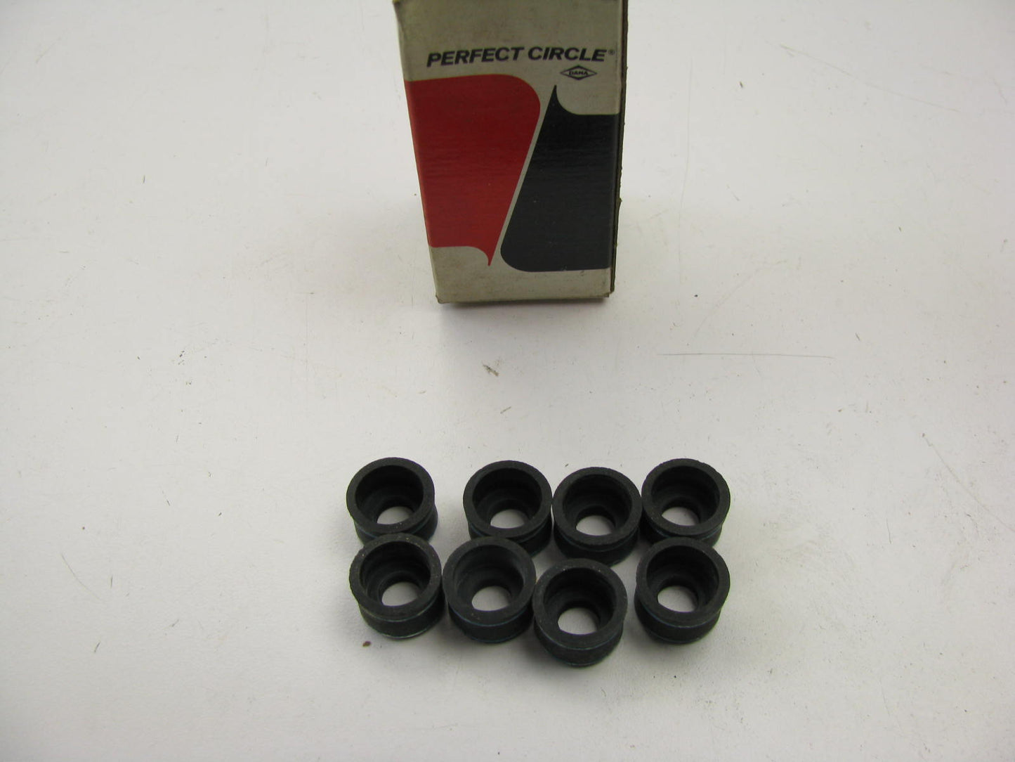 (8) Perfect Circle 216-1067 Engine Valve Stem Oil Seals