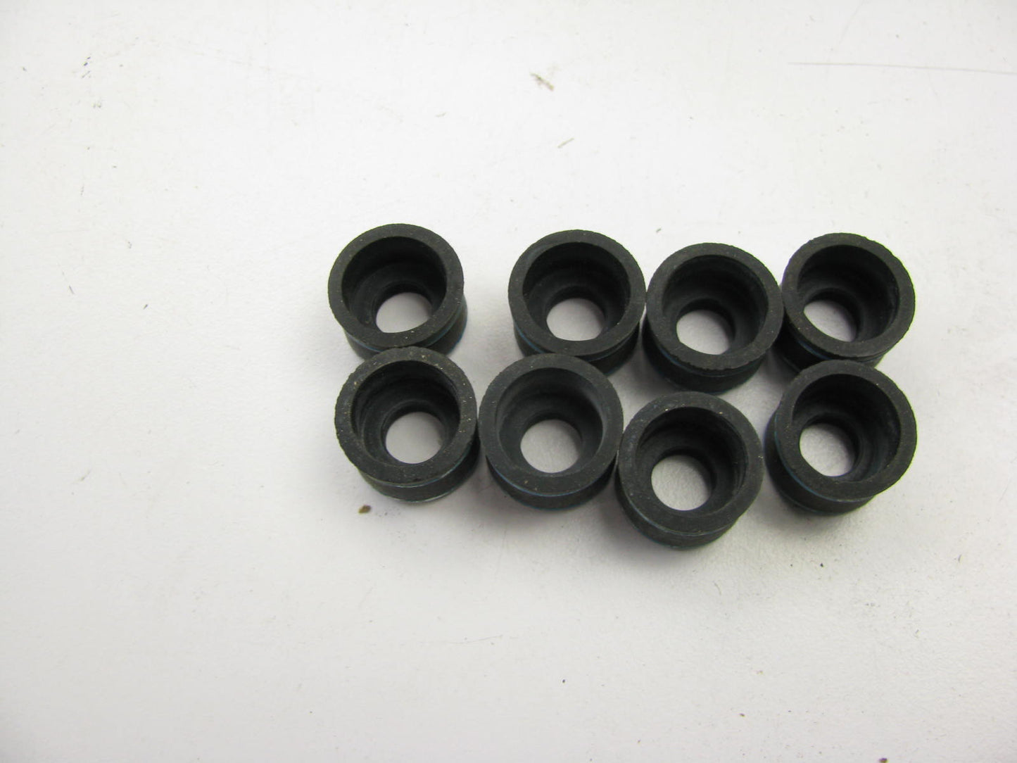 (8) Perfect Circle 216-1067 Engine Valve Stem Oil Seals