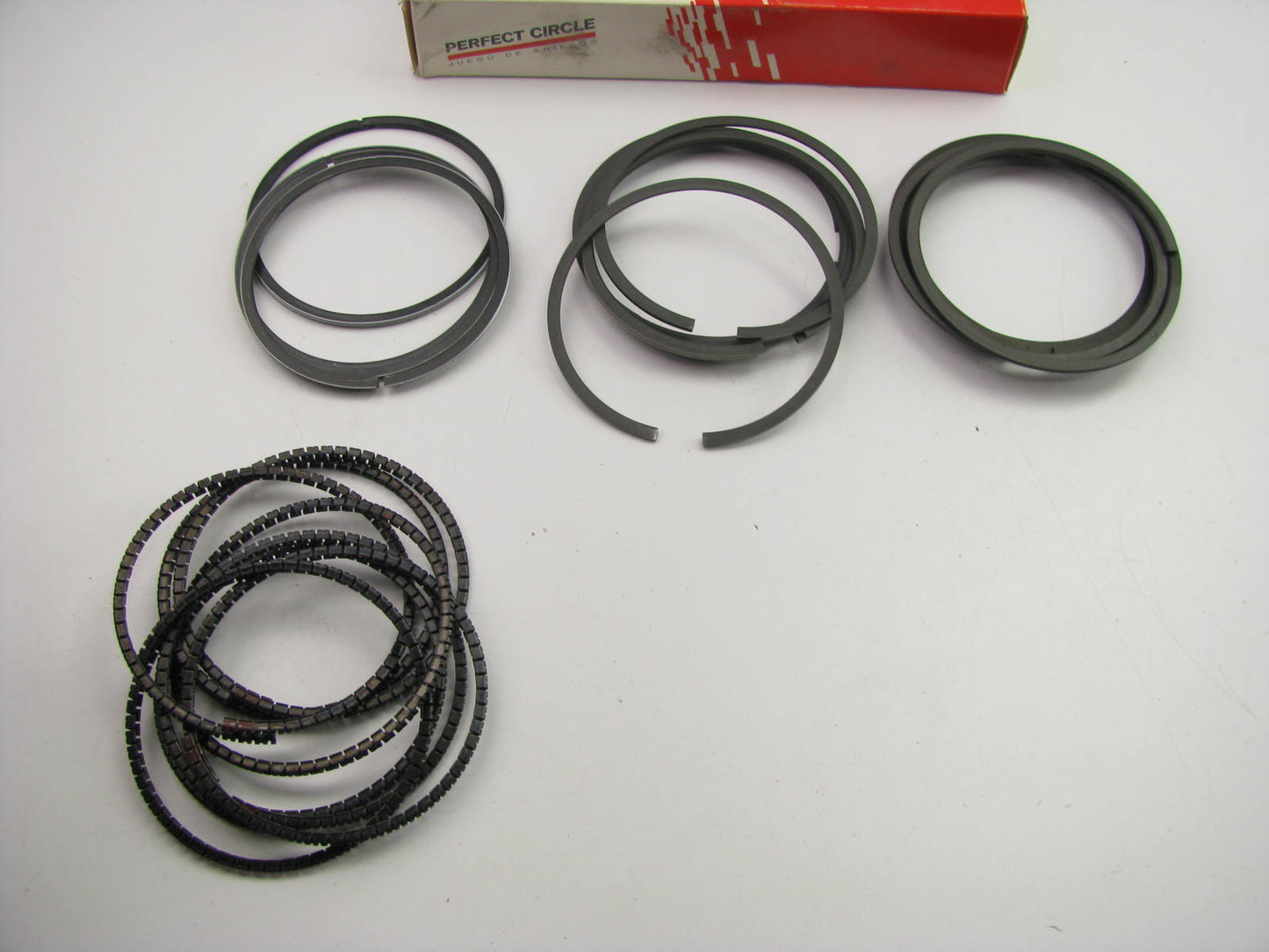 Perfect Circle 40787-030 Engine Piston Rings Set - .030'' Oversize - Buick 400