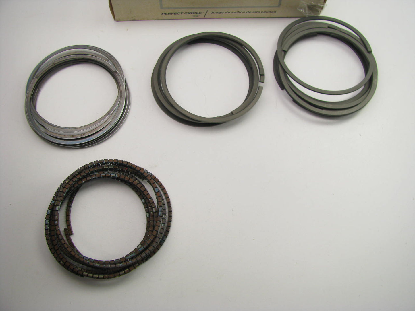 Perfect Circle 41050 STANDARD SIZE Engine Piston Rings For 1975-1978 Dodge 400
