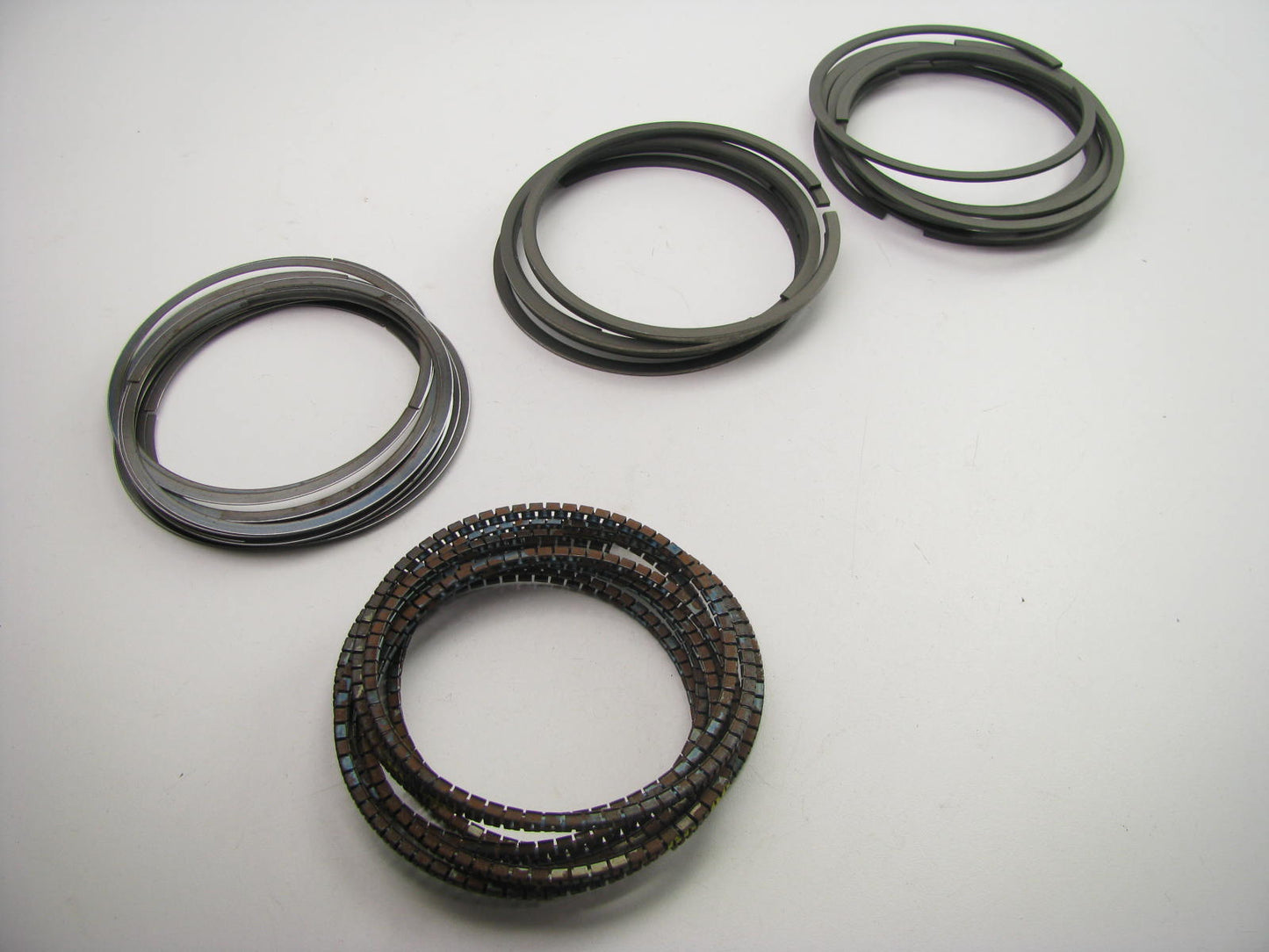 Perfect Circle 41050 STANDARD SIZE Engine Piston Rings For 1975-1978 Dodge 400