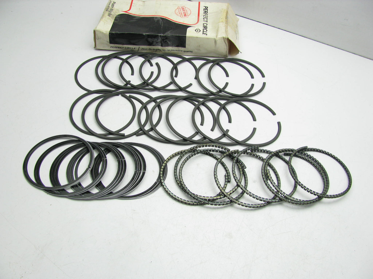 Perfect Circle 50069-040 Engine Piston Rings .040'' For 1959-1989 Chrysler 318-V8