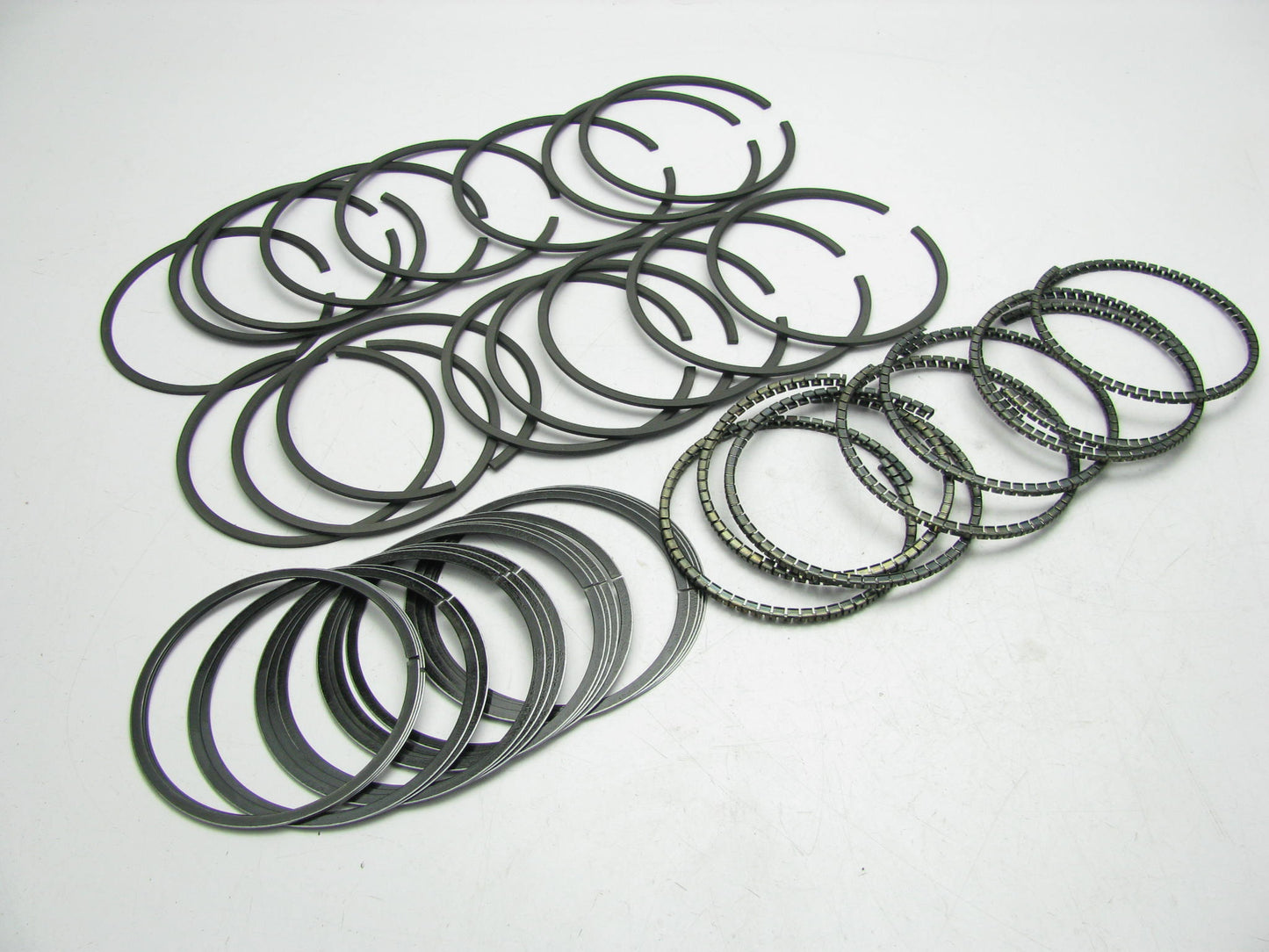 Perfect Circle 50069-040 Engine Piston Rings .040'' For 1959-1989 Chrysler 318-V8