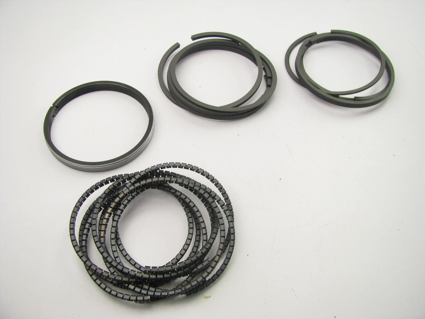 Perfect Circle 50069 Piston Rings - Standard For 1959-1989 Chrysler 318-V8