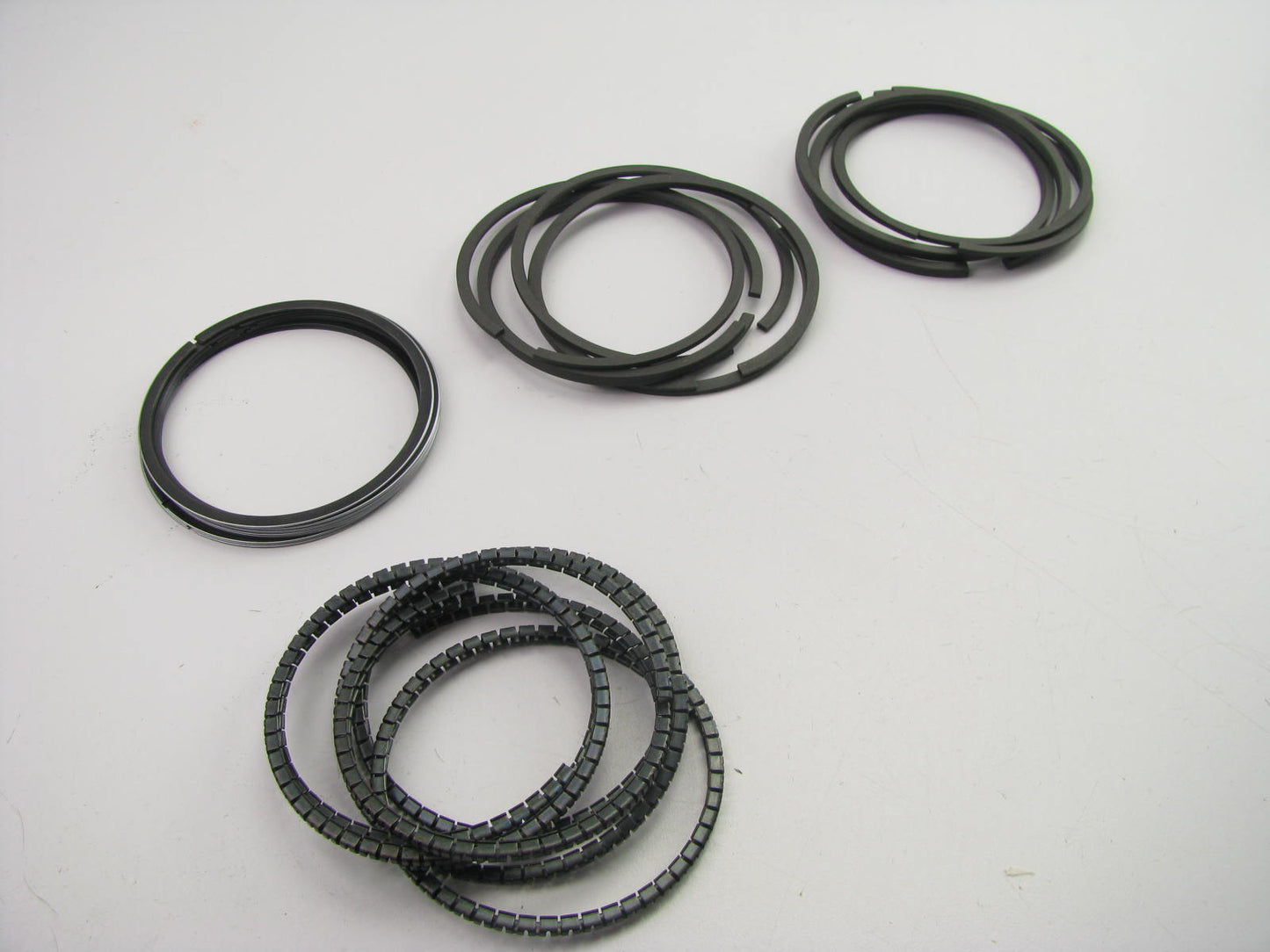 Perfect Circle 50276-030 Engine Piston Ring Set - .030'' For CHRYSLER 225