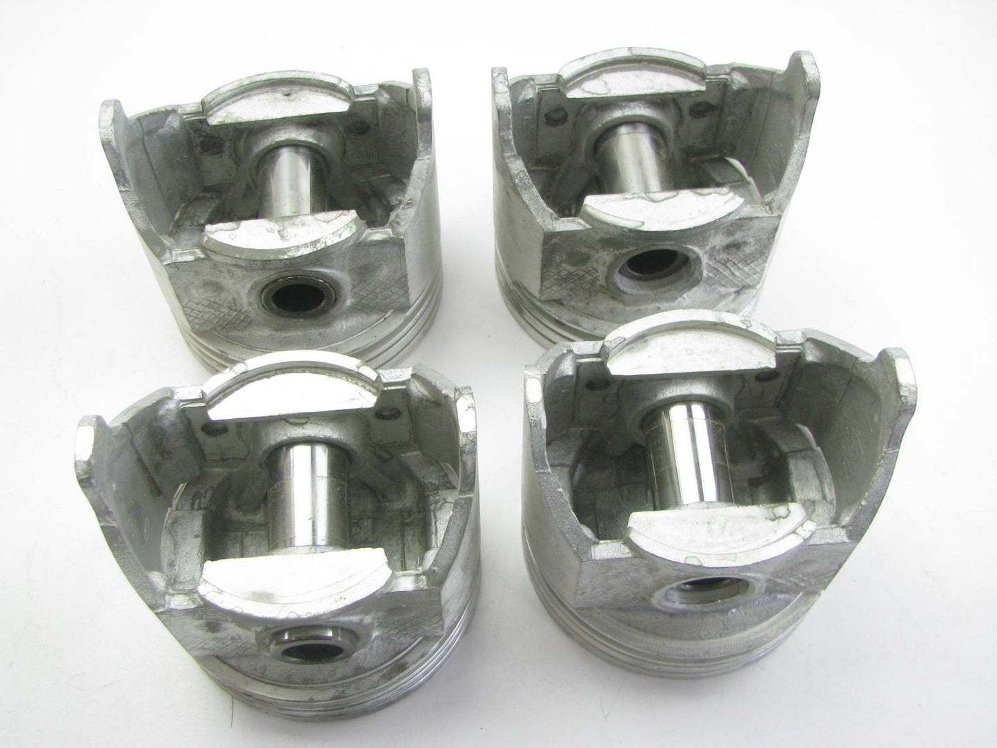 Perfect Circle TC-1544B-030 Engine Pistons Set .030'' Size, OMC Mercruiser 2.5L
