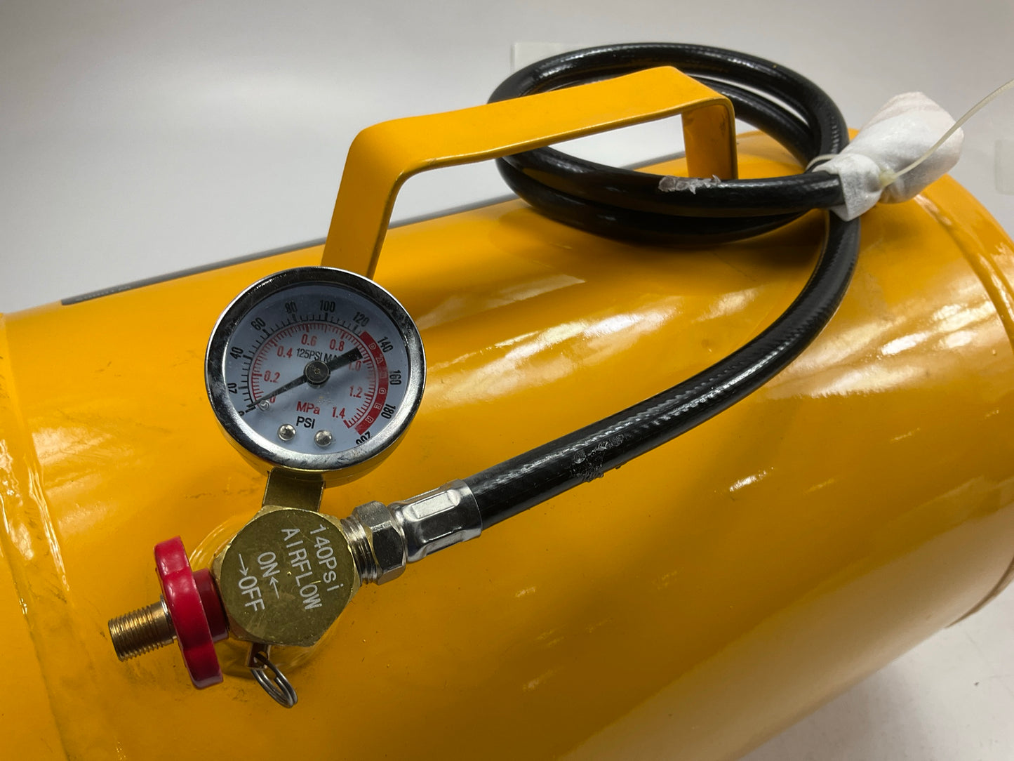 SMALL DENT - Performance Tool W10005 Hi-Viz 5-Gallon Portable Air Tank W/ Gauge