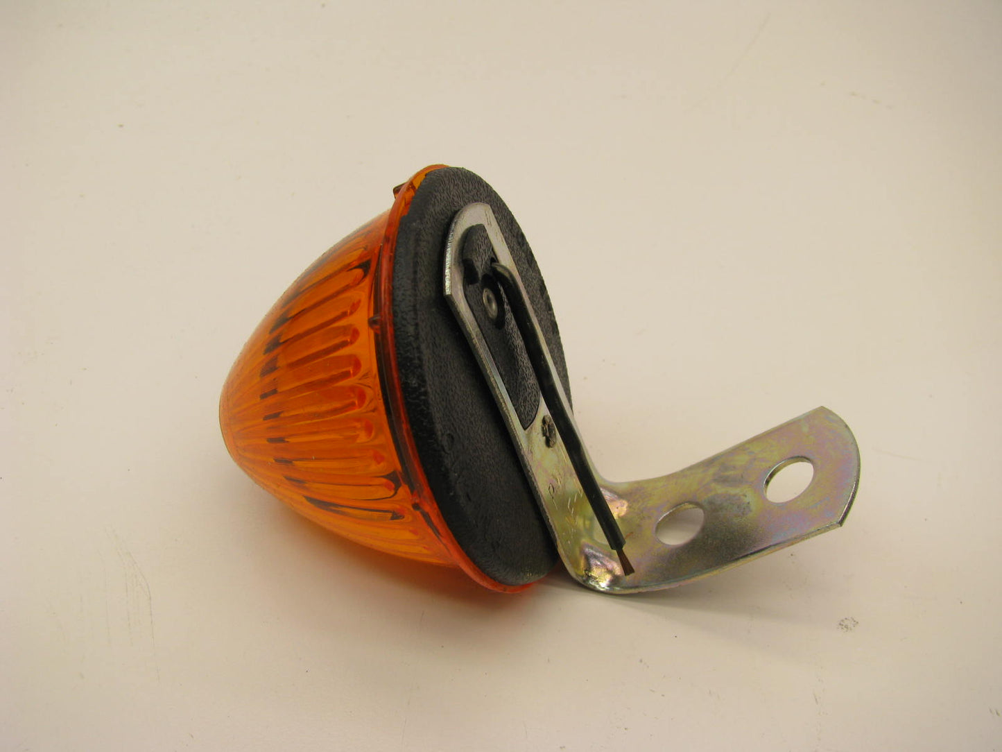 Peterson Manufacturing V110A Beehive Clearance Light 12V / .61 Amp - Amber