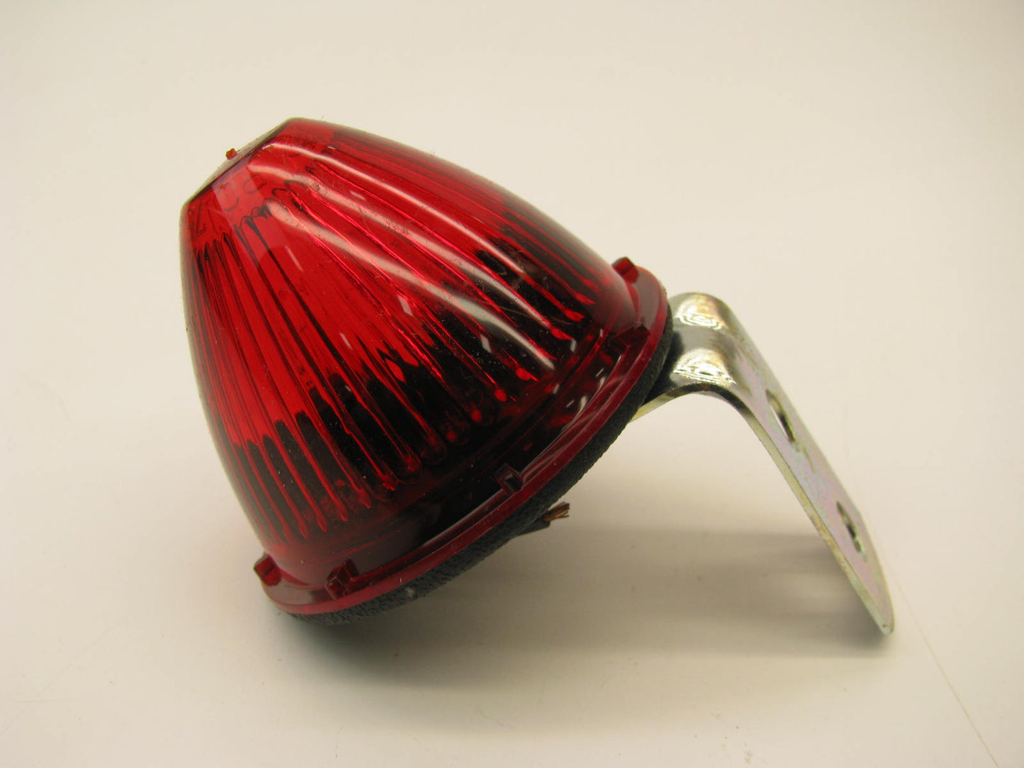 Peterson Manufacturing V110R Beehive Clearance Light - 12V / .61A - Red