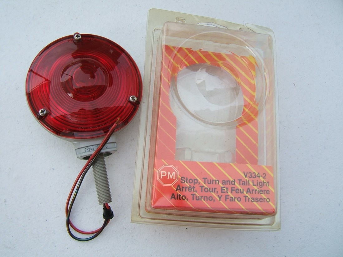 Peterson V334-2 Pedestal-mount Truck Light Lamp (Stop / Turn) Light - RED LENS