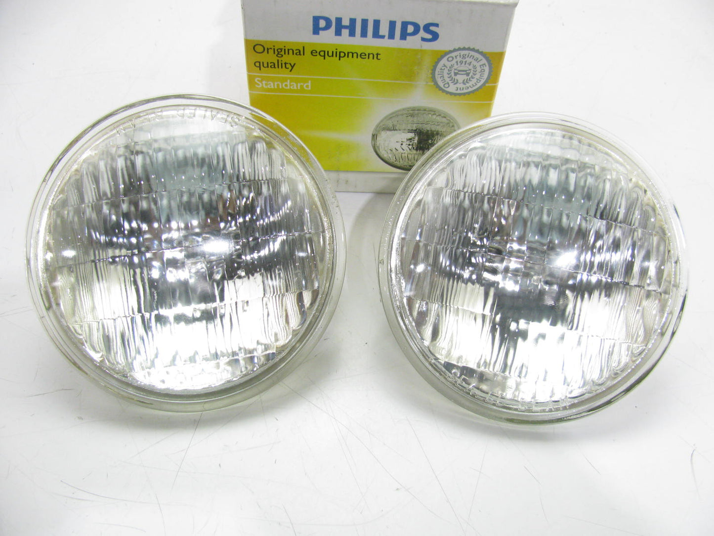 (2) Philips 7613C1 Sealed Beam Lamp Light Bulbs 6V 8W