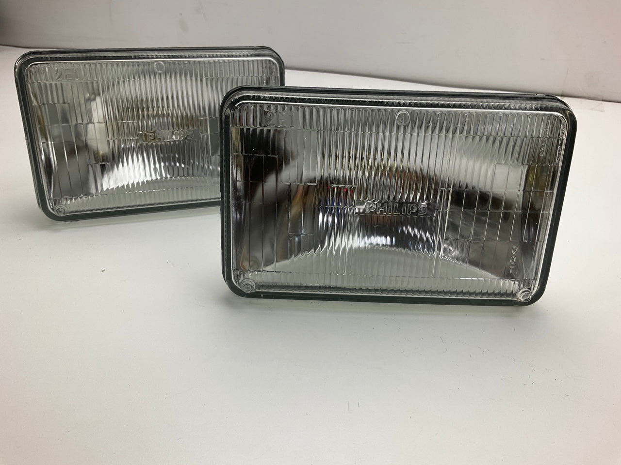 (2) Philips H4666 Sealed Beam Headlamp Headlight Light Bulb