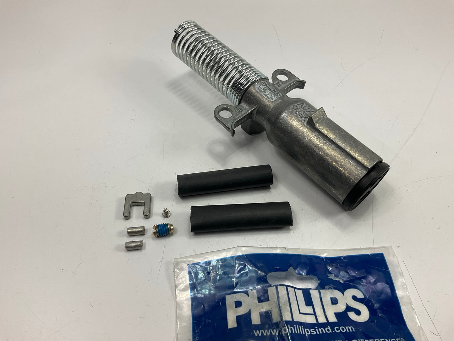 Phillips 15-339 Dual Pole Socket Plug 6 Ga., Zinc Die Cast, Vertical