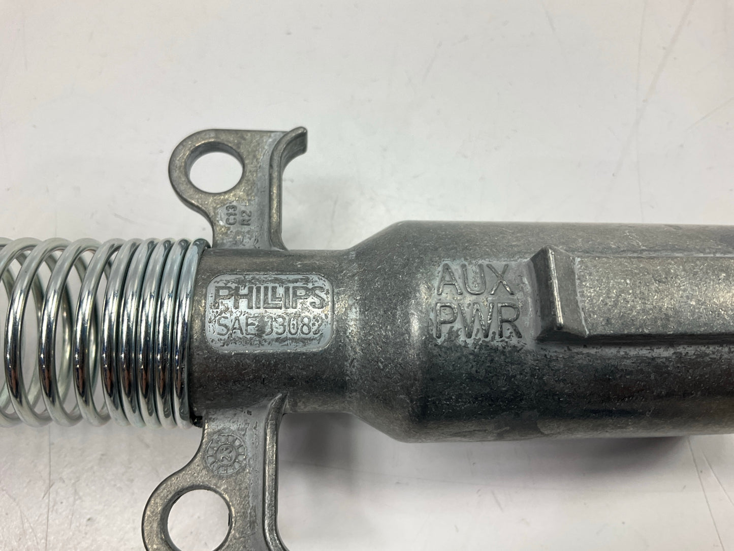Phillips 15-339 Dual Pole Socket Plug 6 Ga., Zinc Die Cast, Vertical