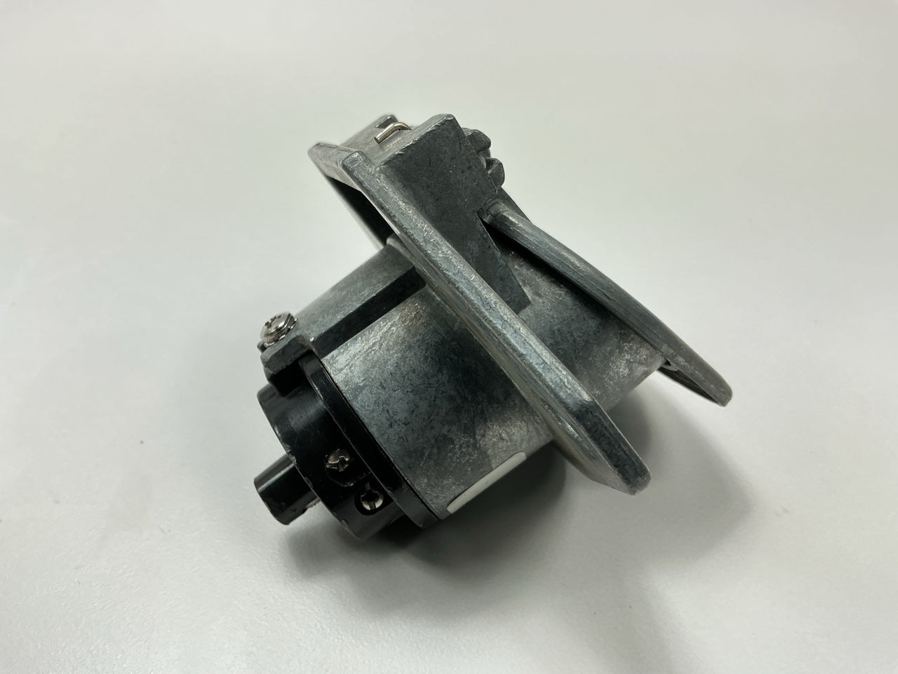 Phillips 15-721 Socket 7-Pin Wire Insertion Solid Pins J560