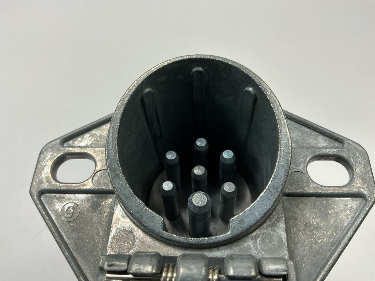 Phillips 15-721 Socket 7-Pin Wire Insertion Solid Pins J560