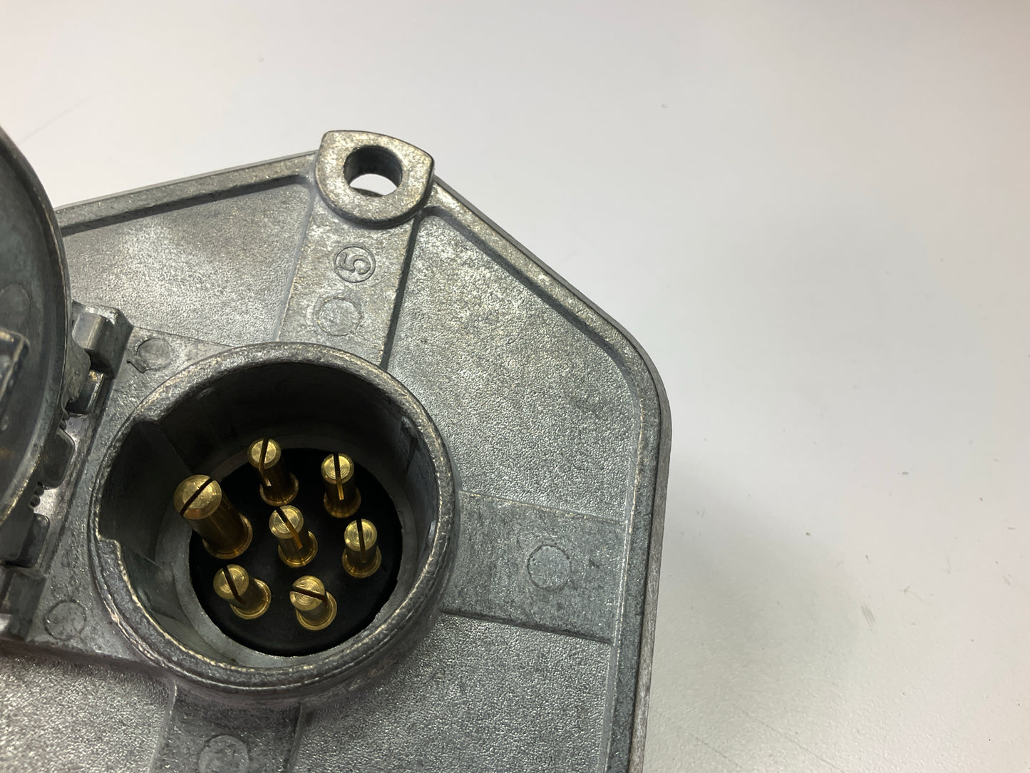 Phillips 15-750 Trailer Receptacle Socket - 7-Way, Low-Profile,  Split Pin